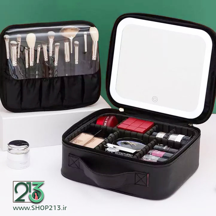 کیف آرایشی مسافرتی مشکی با در باز و نمای آیینه led و صفحه براش کنارش