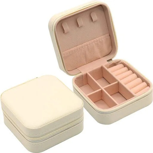 دو عدد جعبه جواهرات کرمی یکی با در بسته و دیگری با در باز