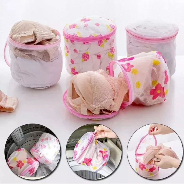 تصویر جند سبد شستشو لباس زیر که یه دونش درش بازه و افتاده در پایین هم سه دایره با توضیح تصویری