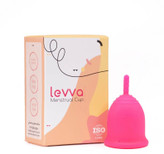 کاپ قاعدگی صورتی در کنار جعبه اش